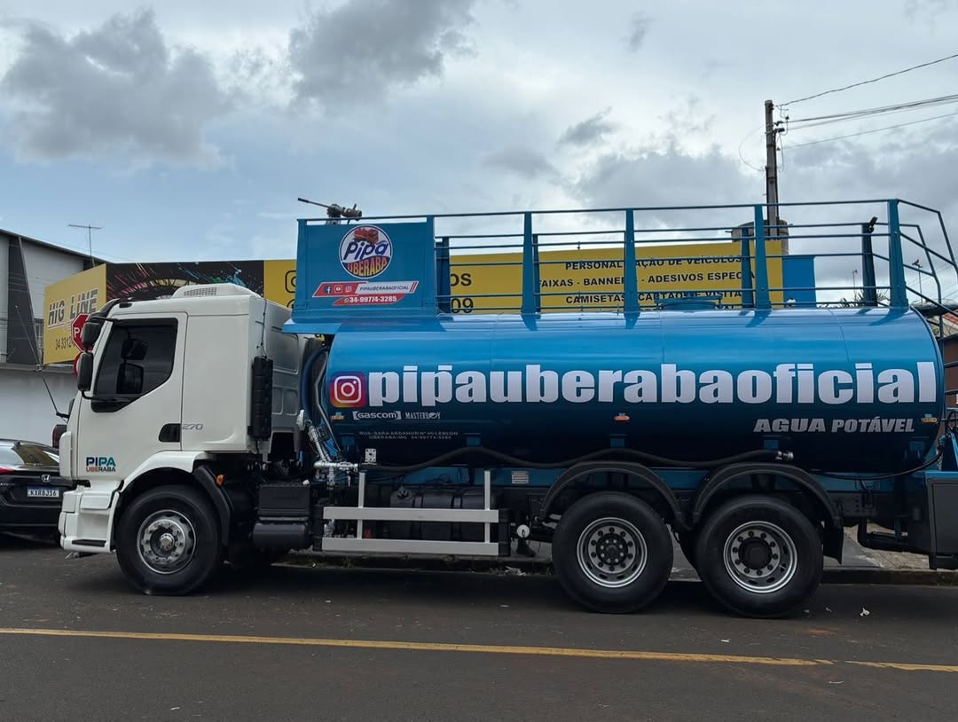 Entrega de água potável realizado pela Pipa Uberaba
