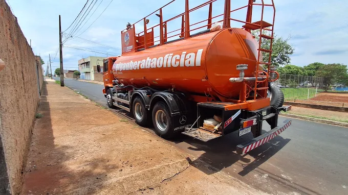 Caminhão da Pipa Uberaba estacionado em uma rua de Uberaba